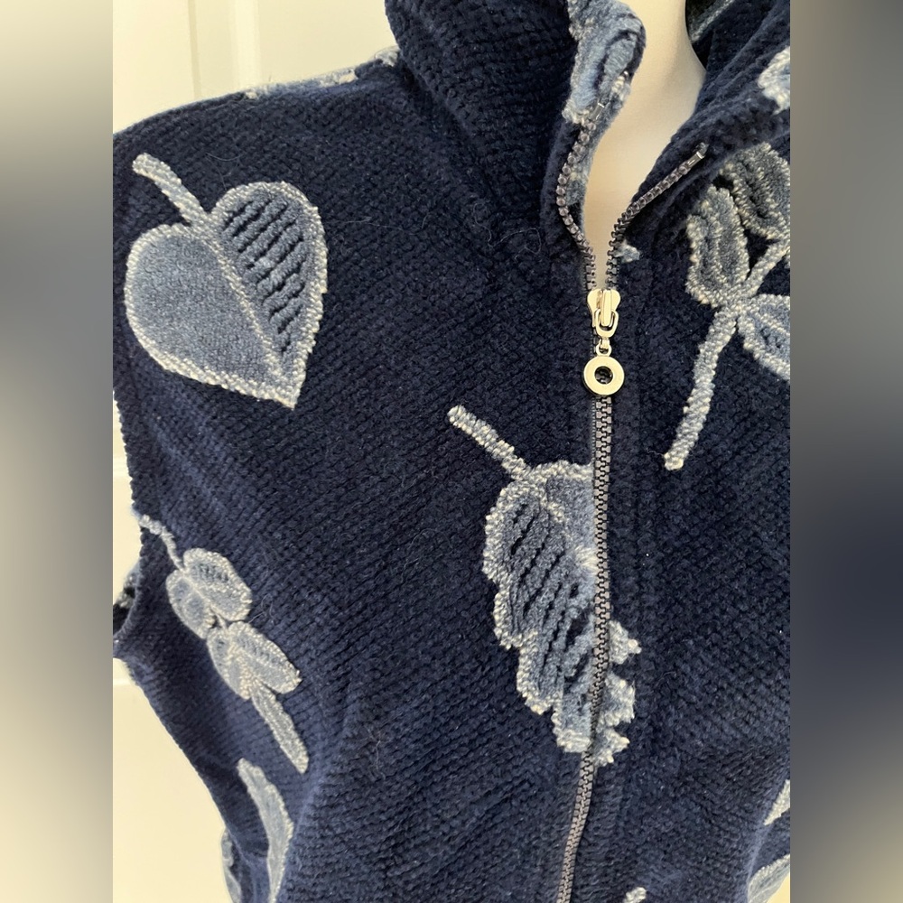 Robert Kitchen Canada VEST Size XL Blue with Leaves pattern. - Picture 2 of 8